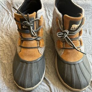 Sorel Tan and Gray Boots